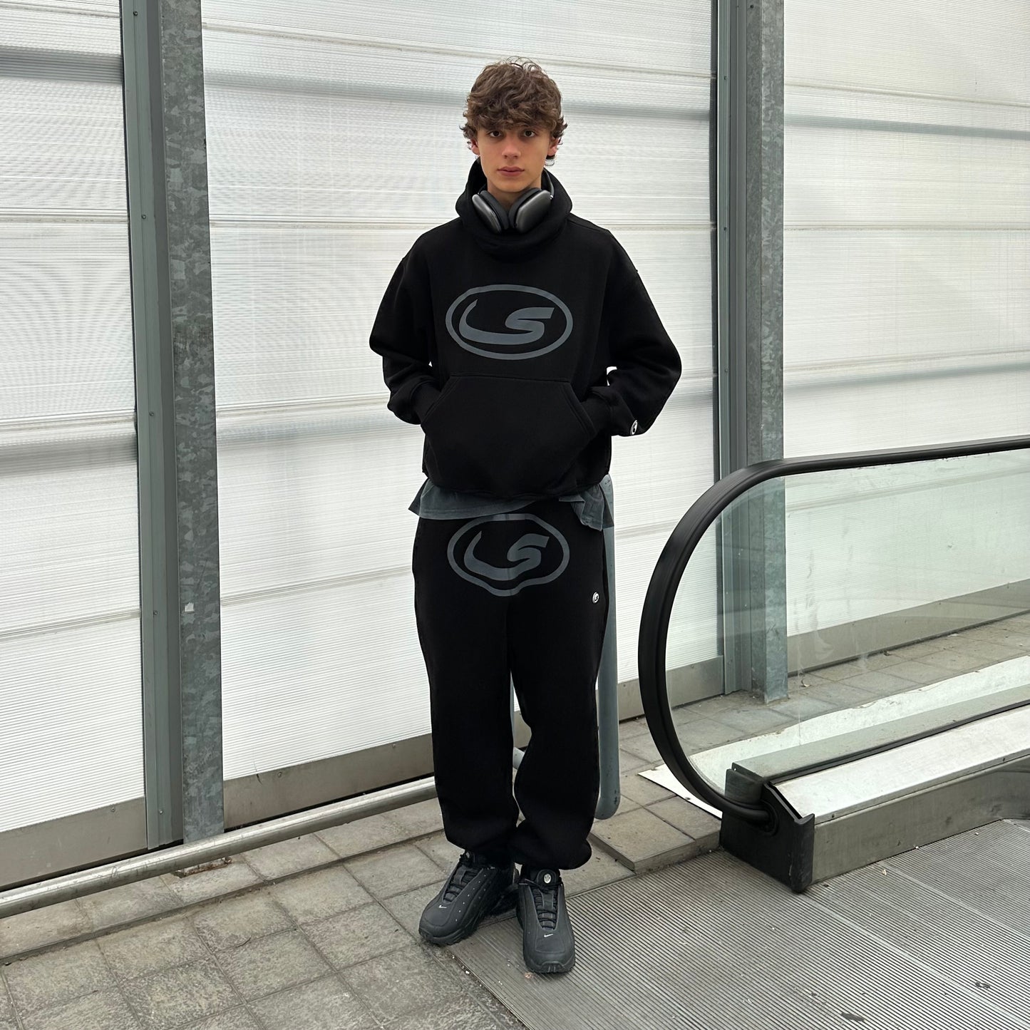 "SENTY SEASON" Essential Black Sweatpants