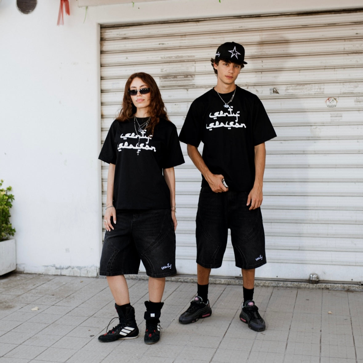 "SENTY SEASON" Black T-shirt