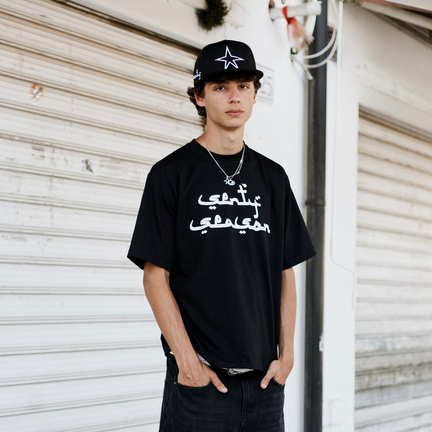 "SENTY SEASON" Black T-shirt